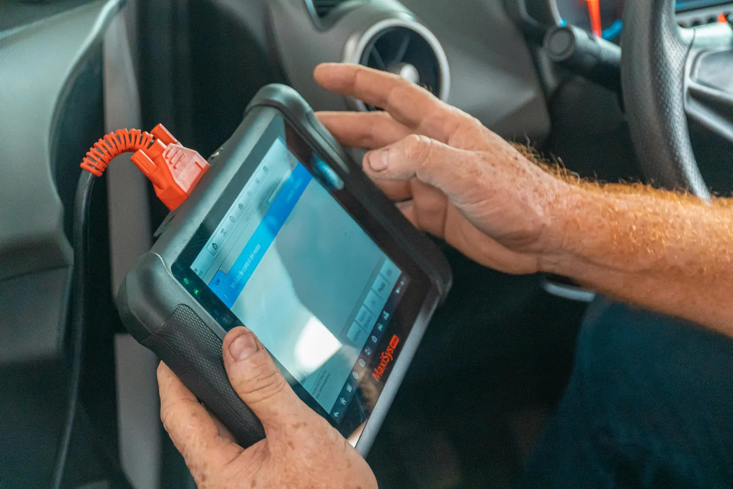 Écran de diagnostic automobile affichant des données moteur en temps réel